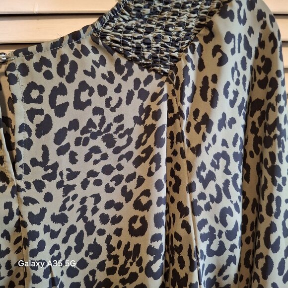 Leopard Print Womens 2X  Blouse With Smocked Shoulders & Elastic Cuffs Lightweig - Picture 5 of 7